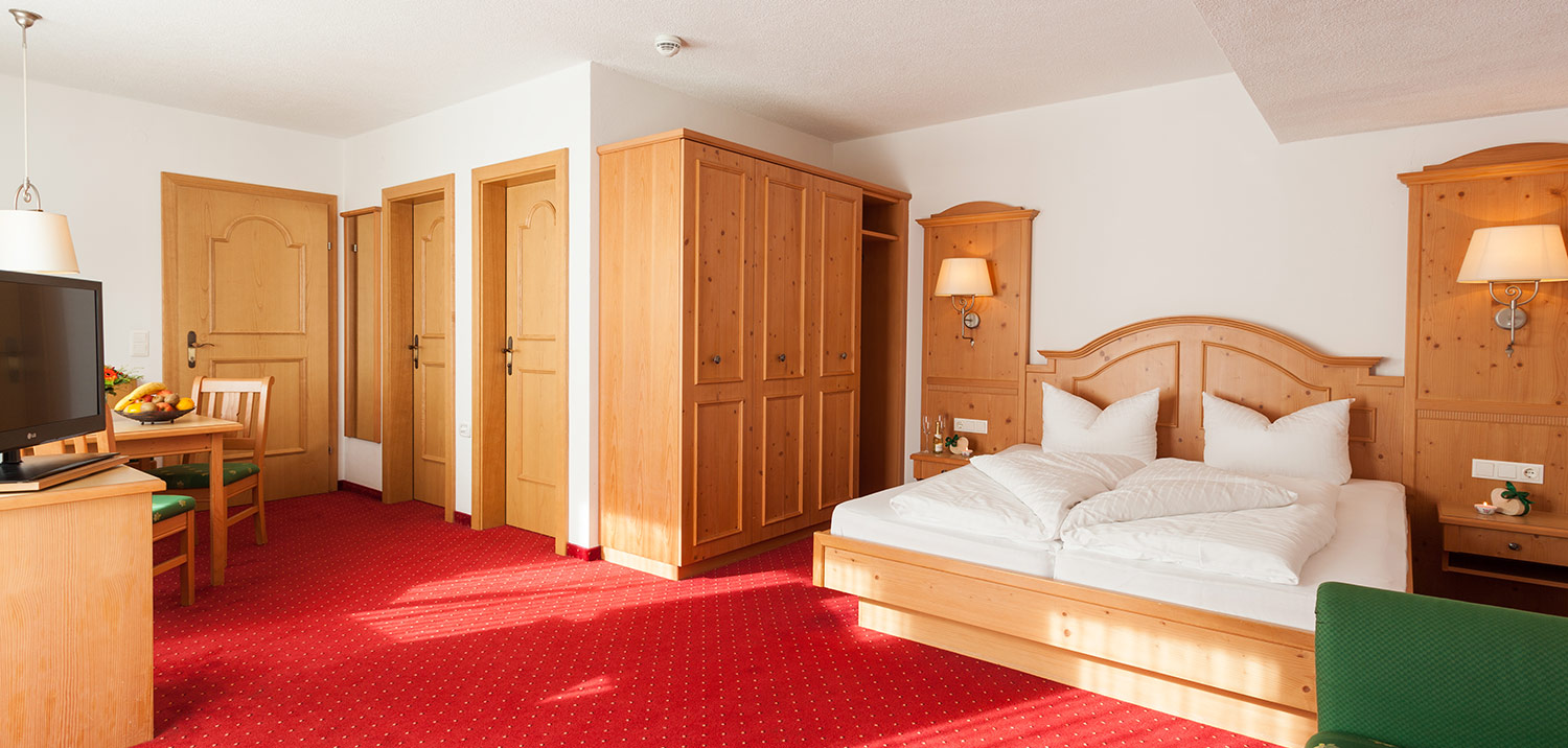 Schlafbereich im DZ Enzian vom Berg Genuss Hotel Neustift im Stubaital