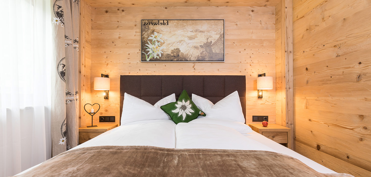 Doppelbett im DZ Edelweiss vom Berg Genuss Hotel Neustift im Stubaital